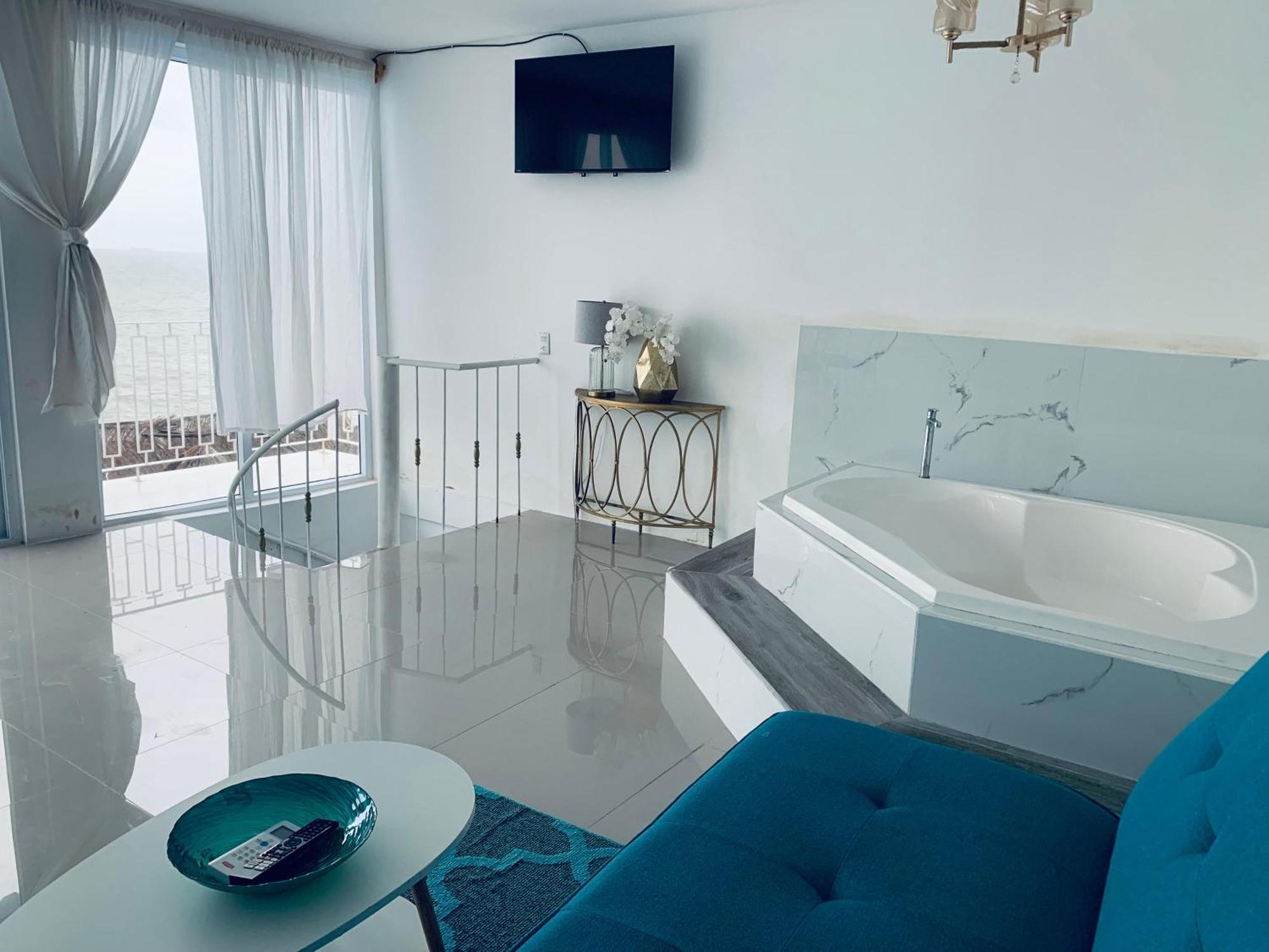 Restaurante Y Hotel “La Pesca” ปวยร์โต บาร์ริโอส ภายนอก รูปภาพ
